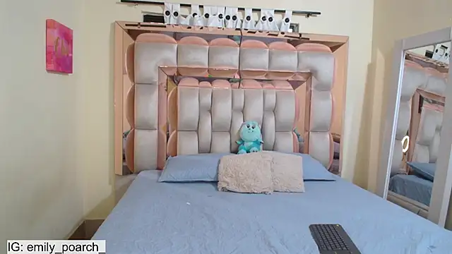 Snapshot of emilyaboott chatting on 02-24-25, 11:30 emilyaboott online show from 02-24-25, 11:30