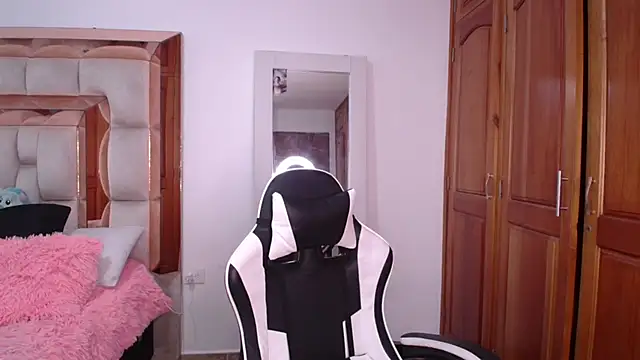 emilyaboott online show from 04-07-26, 11:15