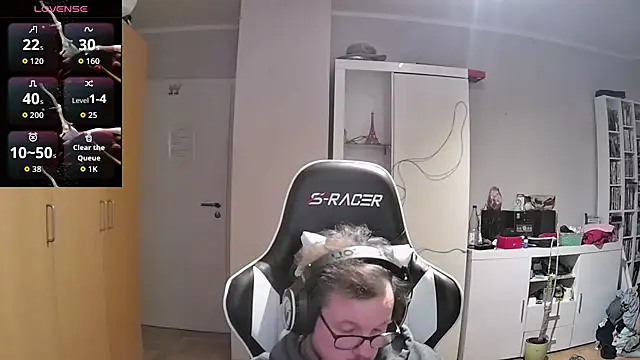 Snapshot of larsgessner30 chatting on 10-19-25, 09:15 larsgessner30 online show from 10-19-25, 09:15