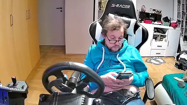 Snapshot of larsgessner30 chatting on 10-26-25, 09:31 larsgessner30 online show from 10-26-25, 09:31