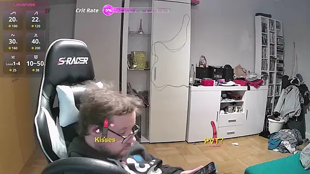 Snapshot of larsgessner30 chatting on 11-07-25, 10:32 larsgessner30 online show from 11-07-25, 10:32