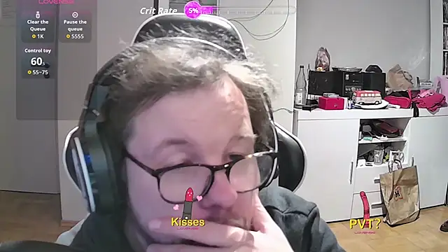 Snapshot of larsgessner30 chatting on 11-11-25, 09:04 larsgessner30 online show from 11-11-25, 09:04