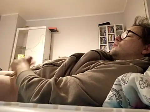 Snapshot of larsgessner30 chatting on 11-28-25, 08:00 larsgessner30 online show from 11-28-25, 08:00