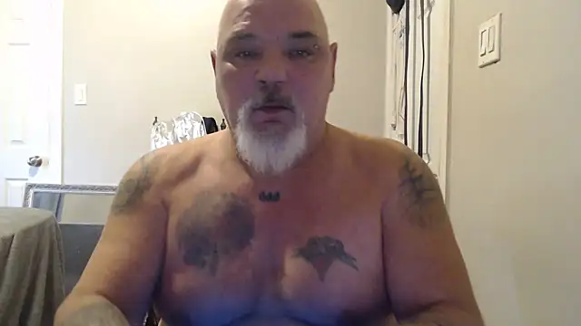 Newfiesausage1972 online show from 01-19-25, 05:07