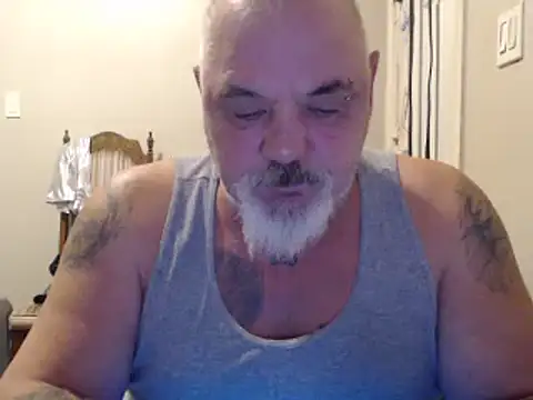 Newfiesausage1972 online show from 01-30-25, 06:21