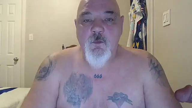 Newfiesausage1972 online show from 03-17-25, 01:08