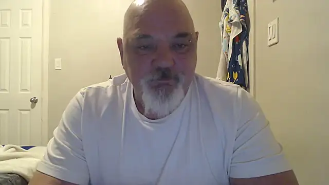 Newfiesausage1972 online show from 03-20-25, 04:42