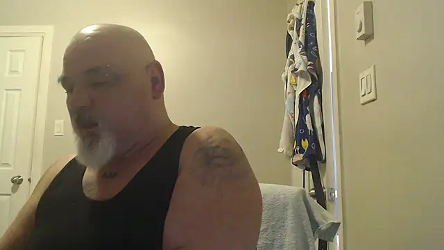 Newfiesausage1972 online show from 03-21-25, 08:08