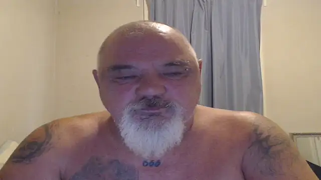 Newfiesausage1972 online show from 10-21-25, 01:23