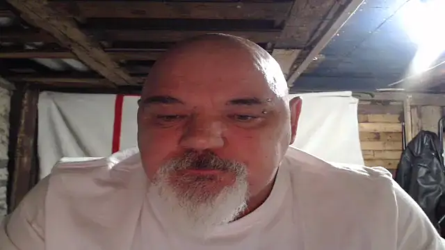 Newfiesausage1972 online show from 11-18-25, 11:15