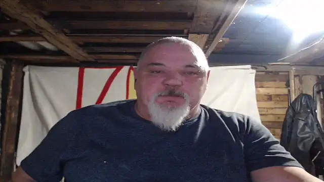 Newfiesausage1972 online show from 12-16-25, 09:09