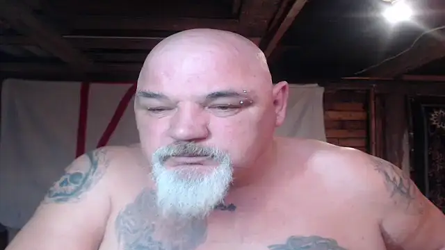 Newfiesausage1972 online show from 03-26-26, 12:22