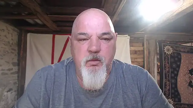 Newfiesausage1972 online show from 04-20-26, 12:08