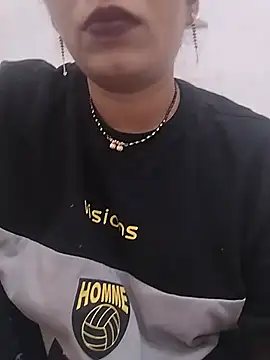 Snapshot of Simaran_bhabhi chatting on 06-28-26, 03:51 Simaran bhabhi online show from 06-28-26, 03:51