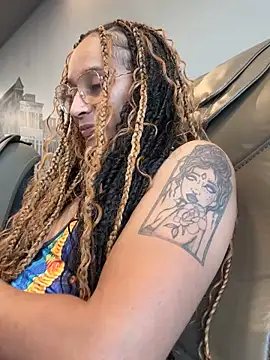 Shuggabutt online show from 09-18-25, 01:18