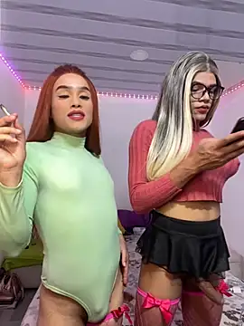 Snapshot of big_girl21cm chatting on 09-14-25, 01:38 big girl21cm online show from 09-14-25, 01:38