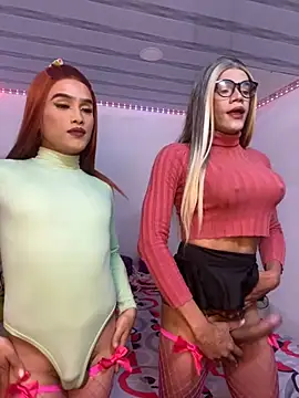 Snapshot of big_girl21cm chatting on 11-11-25, 01:38 big girl21cm online show from 11-11-25, 01:38