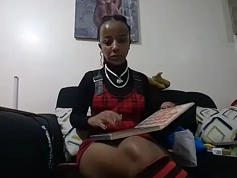 Snapshot of hoely_grail01 chatting on 01-16-26, 07:18 hoely grail01 online show from 01-16-26, 07:18