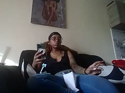 Snapshot of hoely_grail01 chatting on 02-10-26, 02:32 hoely grail01 online show from 02-10-26, 02:32