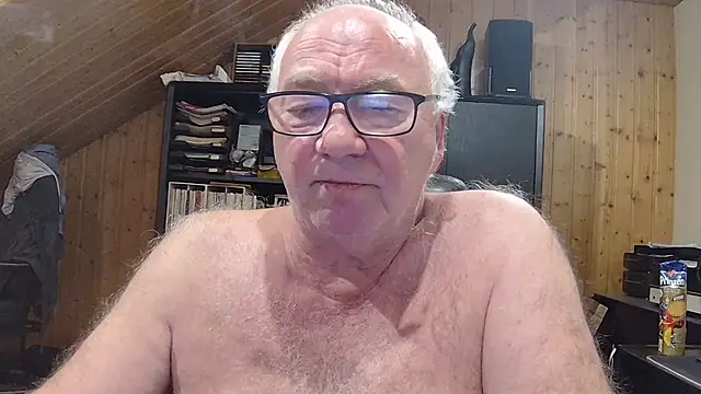Snapshot of biggandybig chatting on 05-16-26, 11:25 biggandybig online show from 05-16-26, 11:25