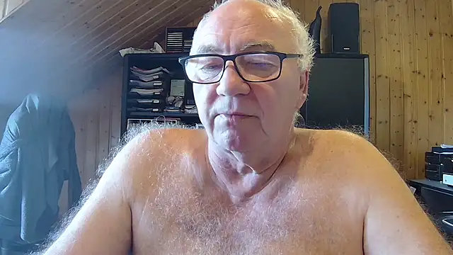 Snapshot of biggandybig chatting on 05-18-26, 06:08 biggandybig online show from 05-18-26, 06:08