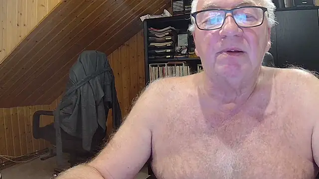 Snapshot of biggandybig chatting on 05-18-26, 10:37 biggandybig online show from 05-18-26, 10:37