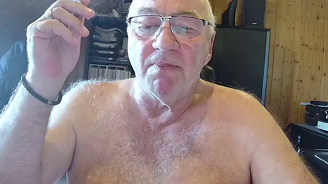 Snapshot of biggandybig chatting on 06-05-26, 02:34 biggandybig online show from 06-05-26, 02:34