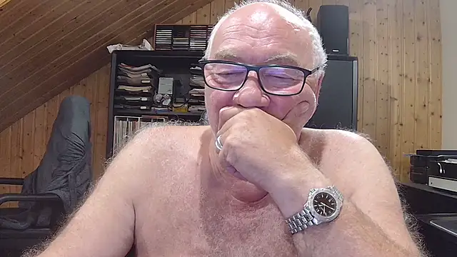 Snapshot of biggandybig chatting on 06-10-26, 10:52 biggandybig online show from 06-10-26, 10:52