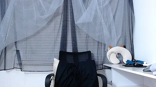 Abril Bianchi online show from 12-29-24, 07:53