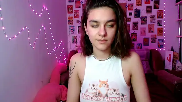 Snapshot of Celine_Dionn chatting on 01-11-25, 02:47 Celine Dionn online show from 01-11-25, 02:47