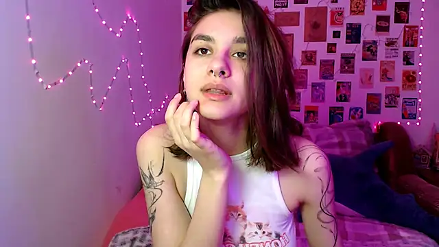 Snapshot of Celine_Dionn chatting on 02-13-25, 01:15 Celine Dionn online show from 02-13-25, 01:15