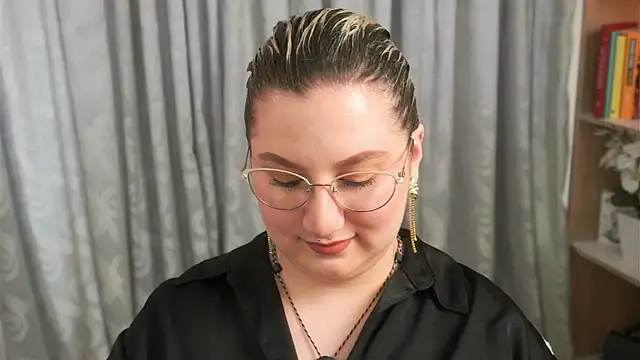 Ximenna Cruz online show from 03-26-26, 05:18