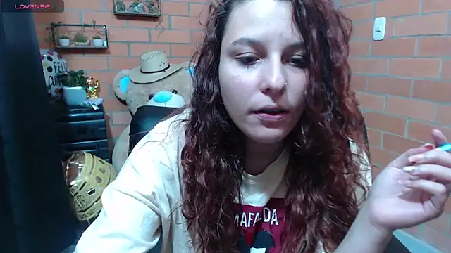 Snapshot of alexia_87 chatting on 10-25-25, 04:31 alexia 87 online show from 10-25-25, 04:31