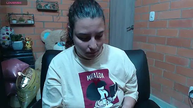 Snapshot of alexia_87 chatting on 11-07-25, 09:59 alexia 87 online show from 11-07-25, 09:59