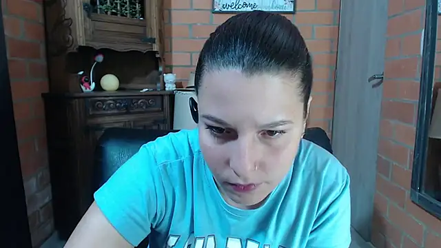 Snapshot of alexia_87 chatting on 11-27-25, 01:40 alexia 87 online show from 11-27-25, 01:40