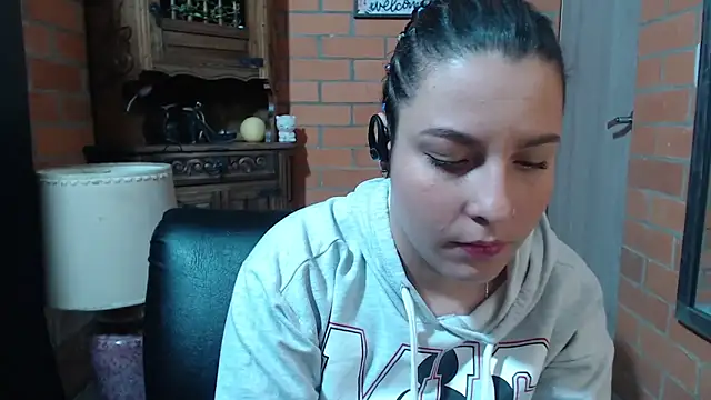 Snapshot of alexia_87 chatting on 12-02-25, 11:11 alexia 87 online show from 12-02-25, 11:11