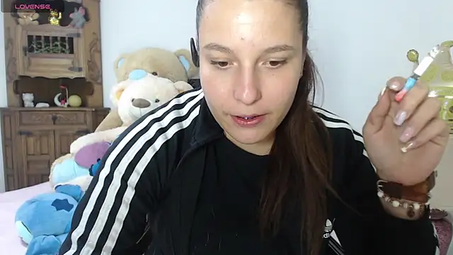 Snapshot of alexia_87 chatting on 03-10-26, 02:27 alexia 87 online show from 03-10-26, 02:27