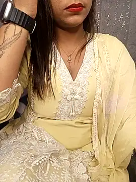 Snapshot of Divya_girl chatting on 02-12-25, 08:27 Divya girl online show from 02-12-25, 08:27