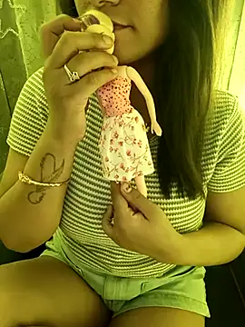 Snapshot of Divya_girl chatting on 03-11-25, 01:12 Divya girl online show from 03-11-25, 01:12