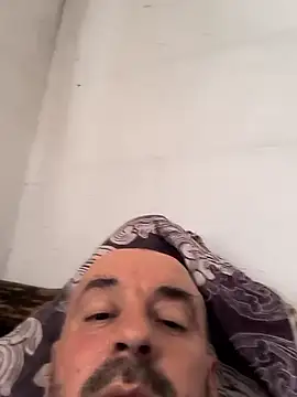 Snapshot of mitulik84 chatting on 12-17-25, 09:04 mitulik84 online show from 12-17-25, 09:04