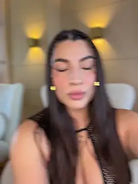 Snapshot of SaharaRush_ chatting on 05-15-26, 07:43 SaharaRush online show from 05-15-26, 07:43