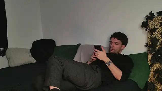 Snapshot of JackDesFeux chatting on 12-03-25, 08:29 JackDesFeux online show from 12-03-25, 08:29