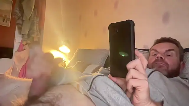 Snapshot of toptugger chatting on 11-18-25, 04:11 toptugger online show from 11-18-25, 04:11