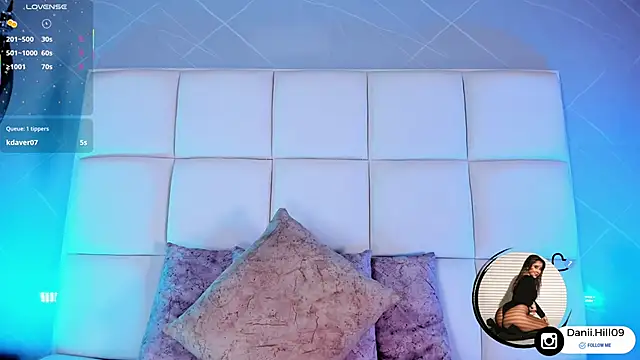 danii hill  online show from 10-22-25, 04:46