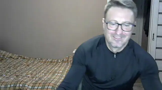 Snapshot of HarrySnake chatting on 12-12-24, 02:11 HarrySnake online show from 12-12-24, 02:11