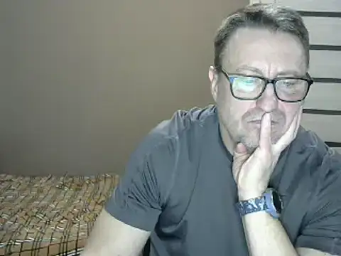 Snapshot of HarrySnake chatting on 12-18-24, 05:21 HarrySnake online show from 12-18-24, 05:21