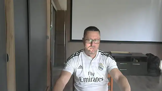 Snapshot of HarrySnake chatting on 09-16-25, 11:00 HarrySnake online show from 09-16-25, 11:00