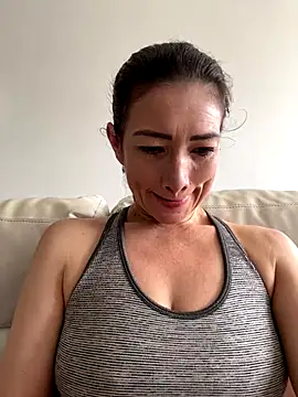 Yulia sx online show from 10-17-25, 04:53