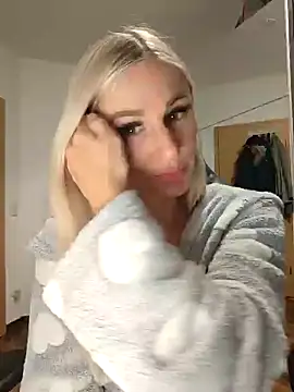 Snapshot of Liana_Lou chatting on 12-08-24, 08:15 Liana Lou online show from 12-08-24, 08:15