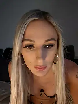 Snapshot of Liana_Lou chatting on 12-14-24, 12:55 Liana Lou online show from 12-14-24, 12:55